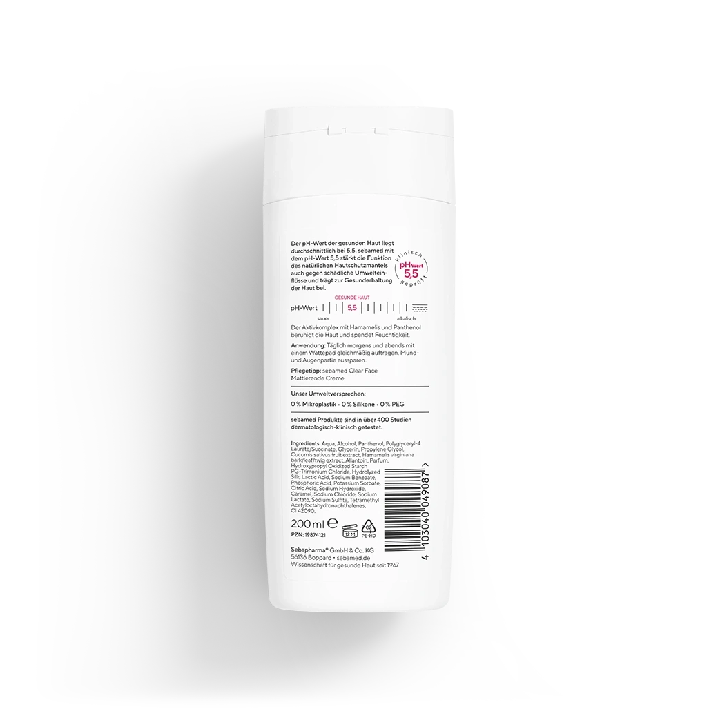 Eine Flasche Sebamed Clear Face Mattierende Creme mit ph-Wert 5,5.