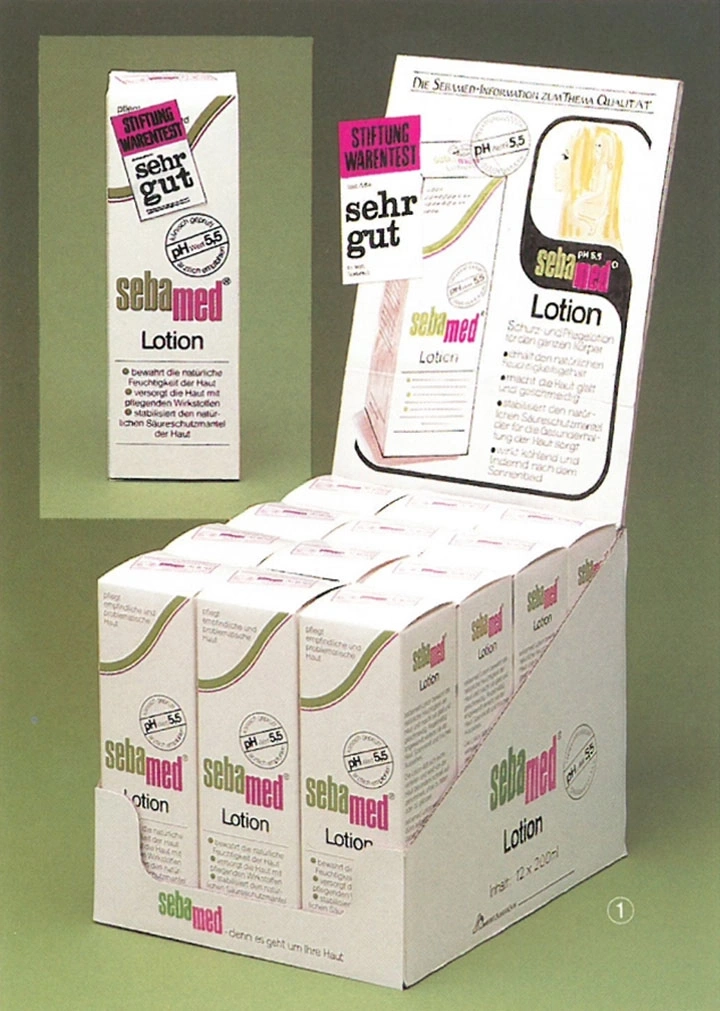 Sebamed Lotion Display mit 'sehr gut' Bewertung und pH 5.5.