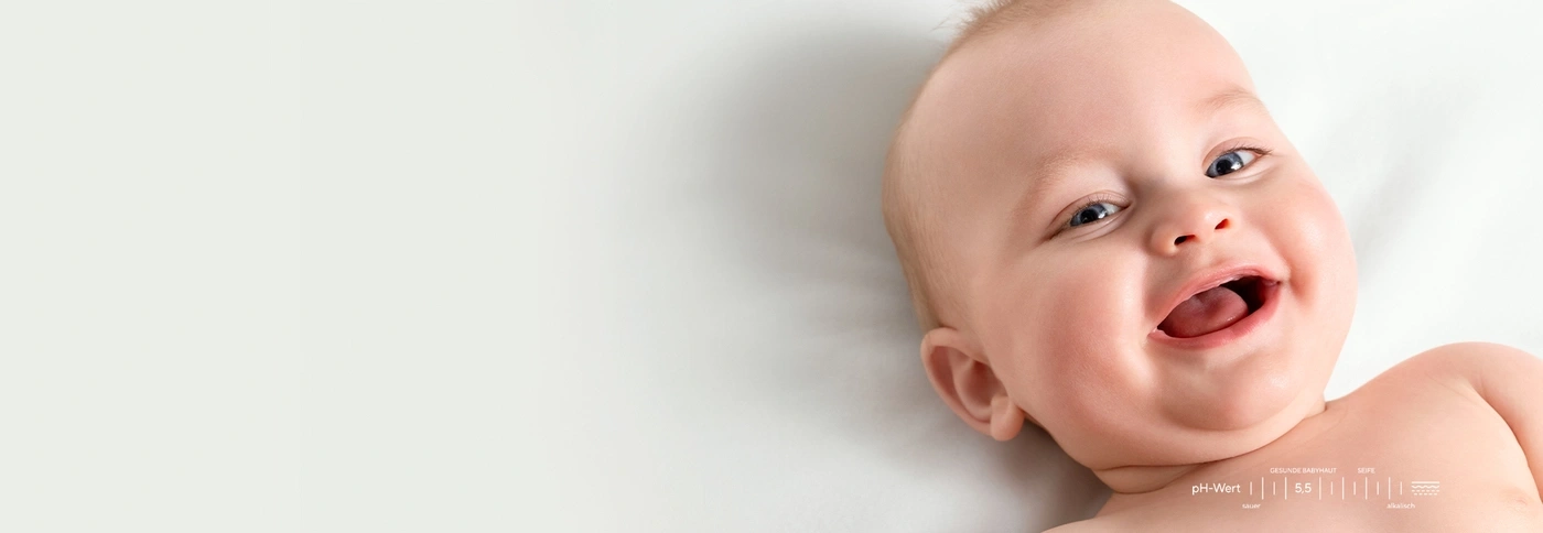 Ein lächelndes Baby mit Text über pH-Wert und Seife.