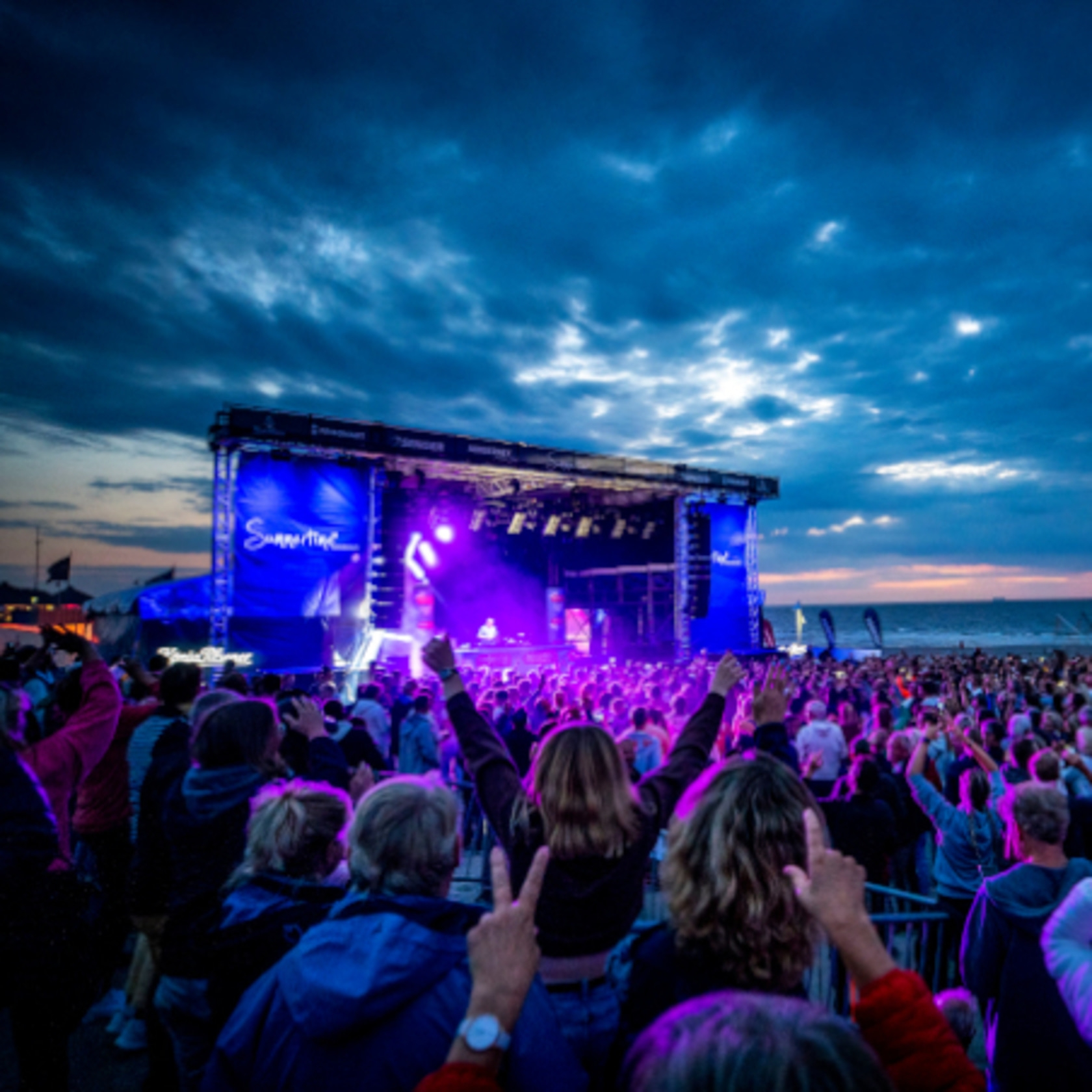 Partystimmung am Abend auf Norderney Summertime Festival