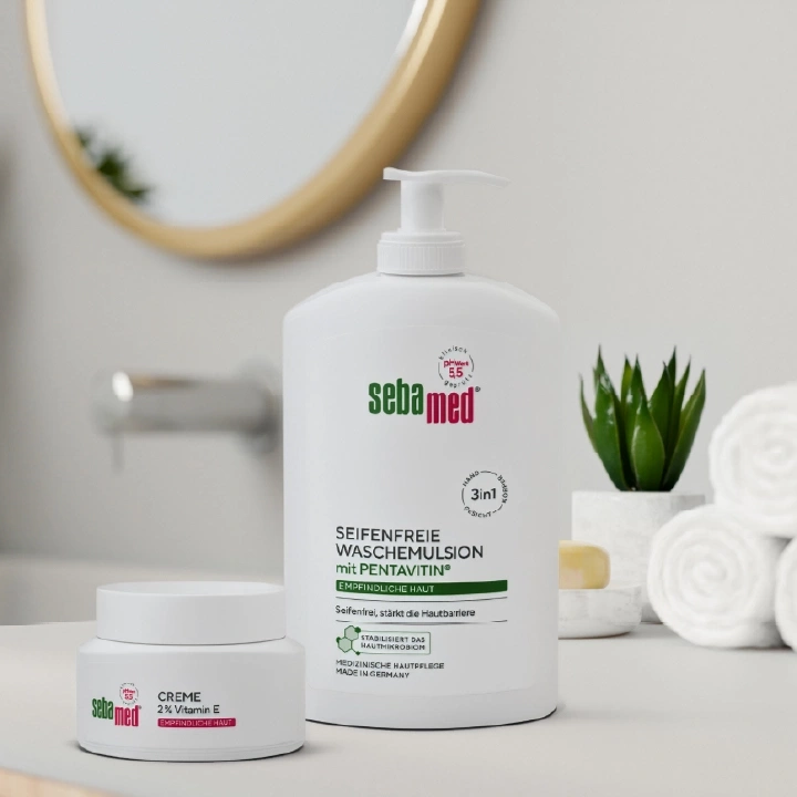 Sebamed Seifenfreie Waschemulsion mit Pentavitin für empfindliche Haut und Creme 2% Vitamin E.