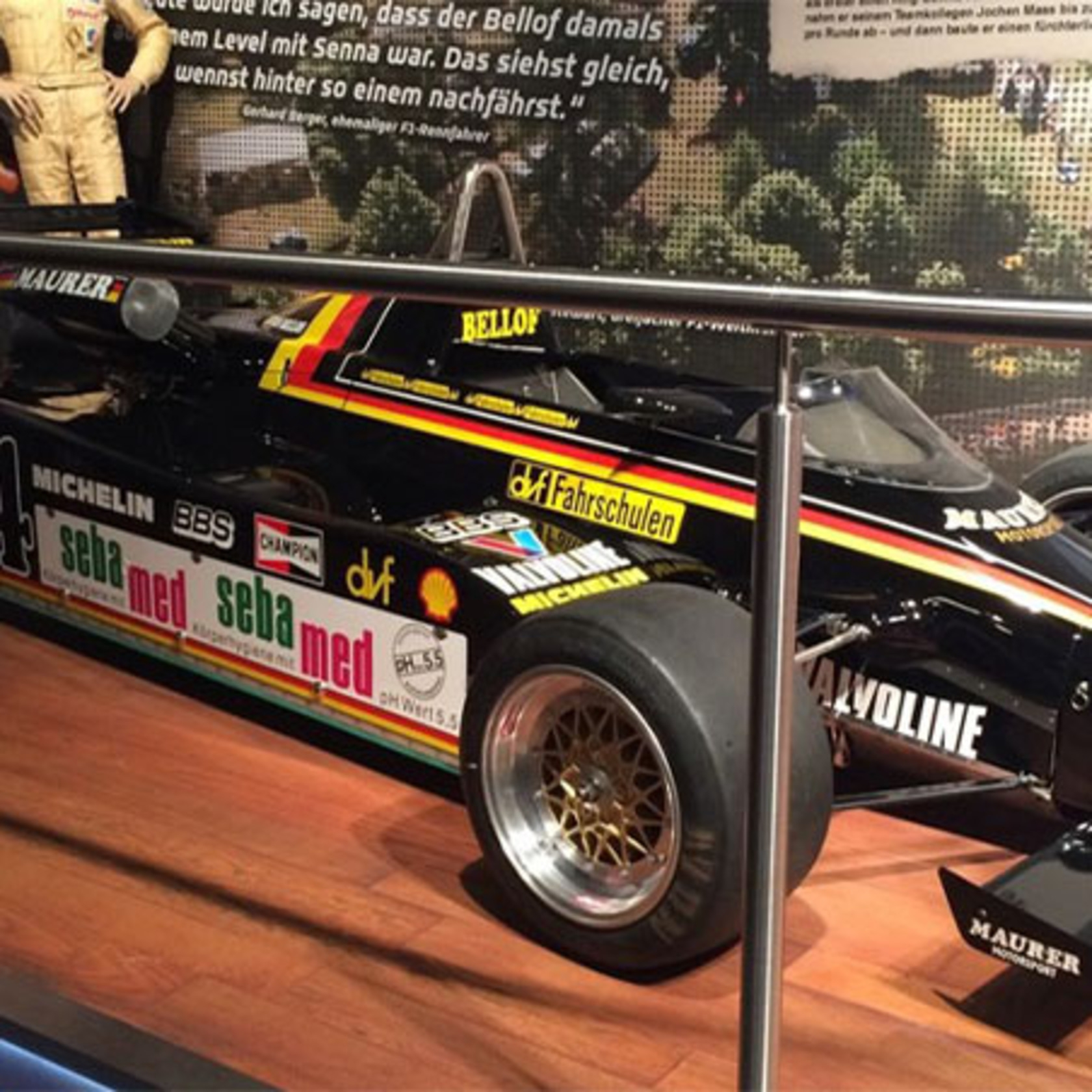 Formel-1-Rennwagen mit Werbung, Bellof, Michelin, Seba Med, Maurer, Valvoline, Fahrschulen